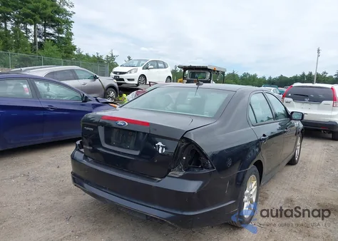 2012 Ford Fusion S z USA, uszkodzony, nr VIN 3FAHP0GA0CR153694